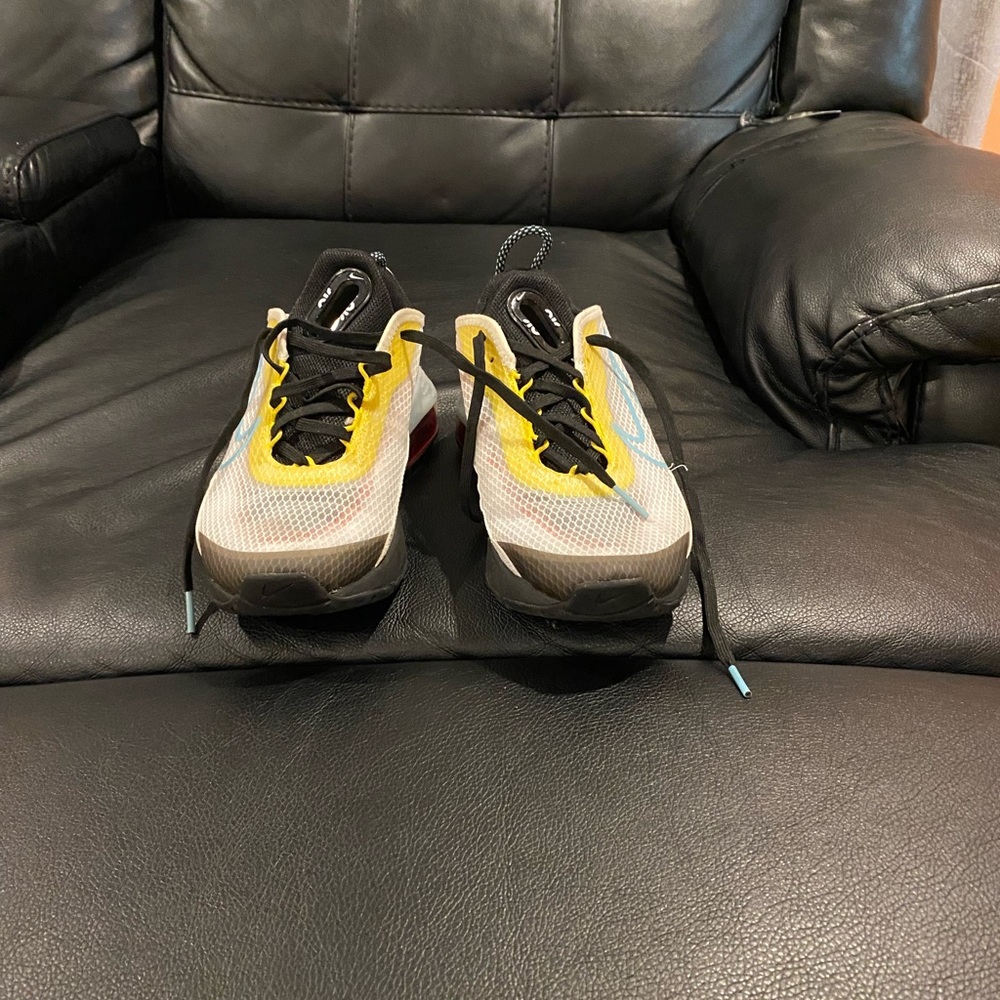 new nike air max  perfect conditions I sell them because they do not fit my son